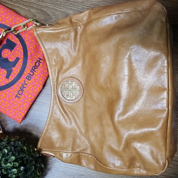 Tory Burch Handbags - EUC Tory Burch Slouchy Shoulder Bag